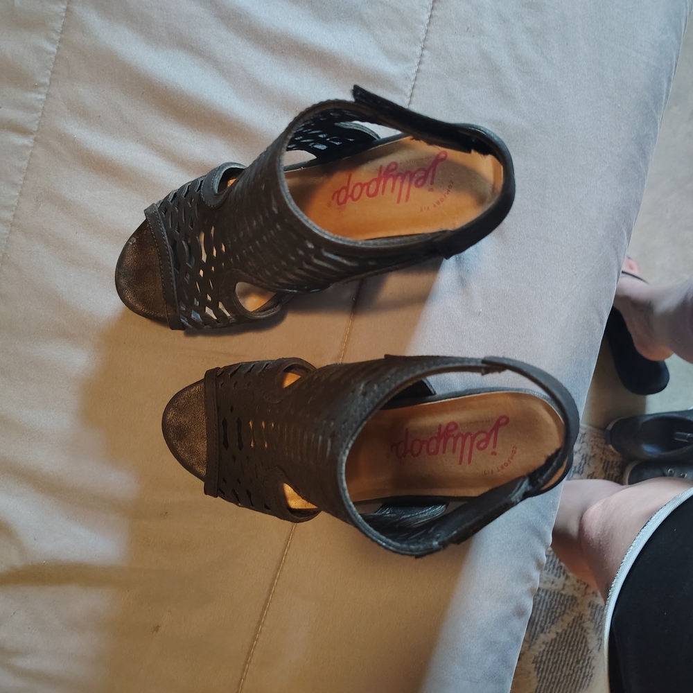 Jellypop Black Strappy Sandals for Casual Comfort